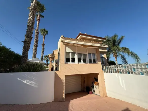 3-bedroom Villa In San Miguel De Salinas, Spain (170 M²)