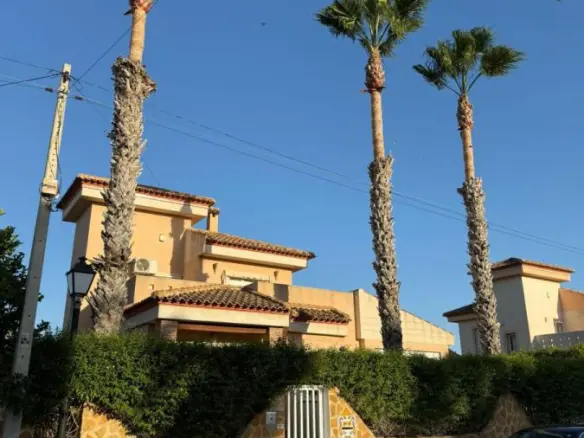 3-bedroom Villa In San Miguel De Salinas, Spain (170 M²)