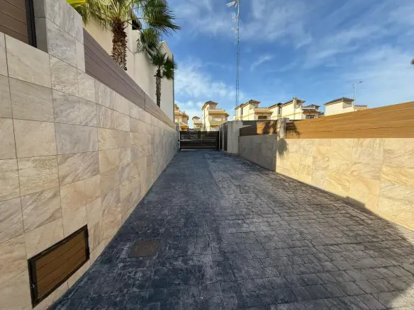 3-bedroom Villa In Los Montesinos, Spain (110 M²)