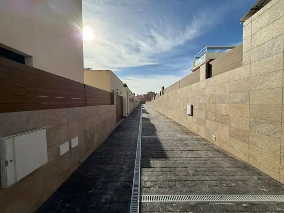 3-bedroom Villa In Los Montesinos, Spain (110 M²)