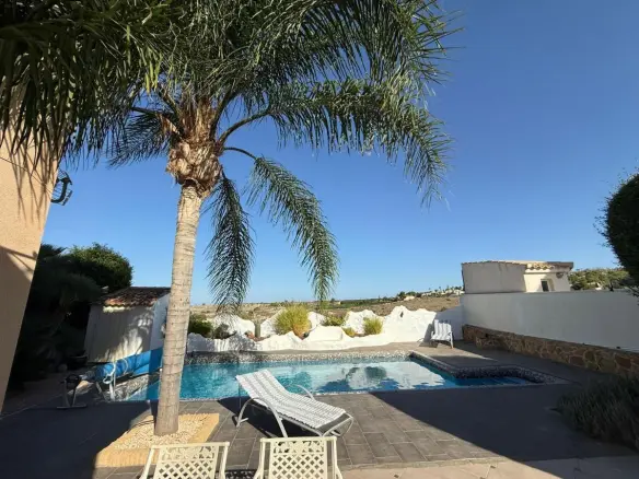 3-bedroom Villa In San Miguel De Salinas, Spain (170 M²)