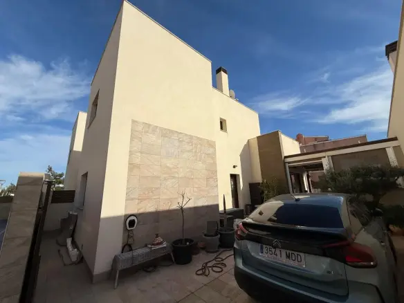 3-bedroom Villa In Los Montesinos, Spain (110 M²)