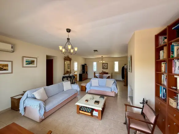 3-bedroom Flat In Alimos, Greece (118 M²)