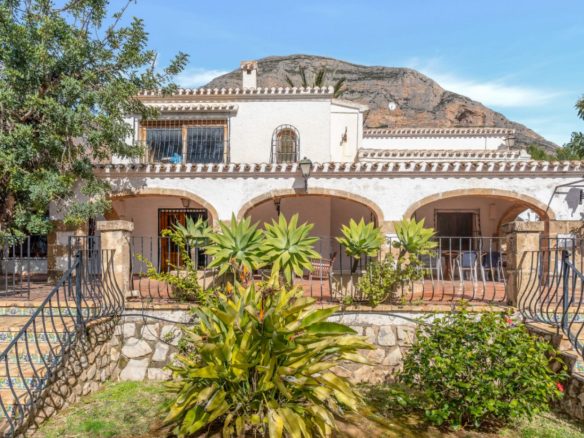 7-bedroom Villa In Jávea, Spain (622 M²)