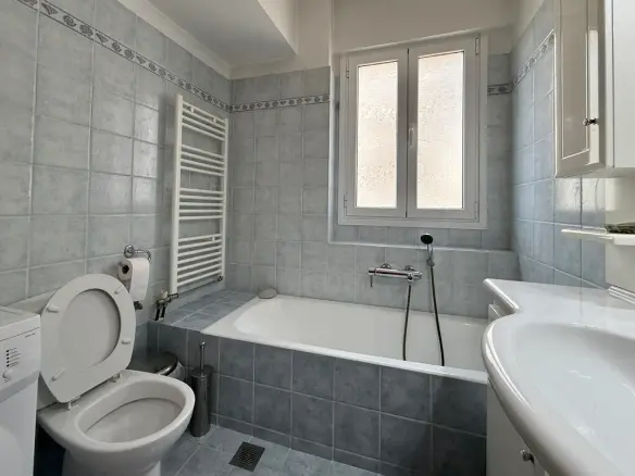 3-bedroom Flat In Alimos, Greece (118 M²)