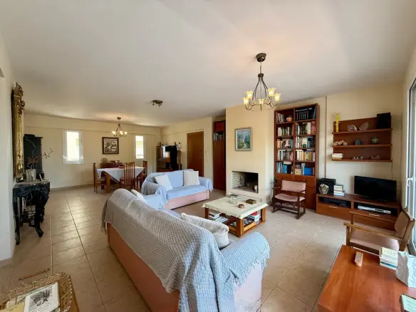 3-bedroom Flat In Alimos, Greece (118 M²)