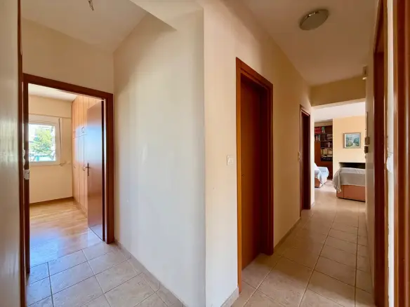 3-bedroom Flat In Alimos, Greece (118 M²)