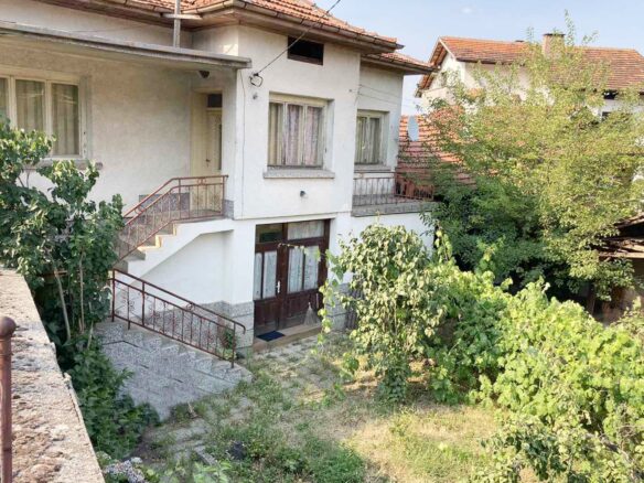 Two-story House Of 200 M² With Panoramic Views In Kostenets, Bulgaria