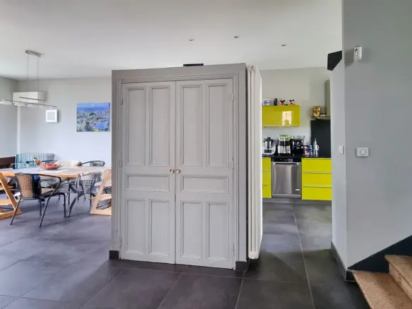 6-bedroom Town House In Carcassonne, France (220 M²)
