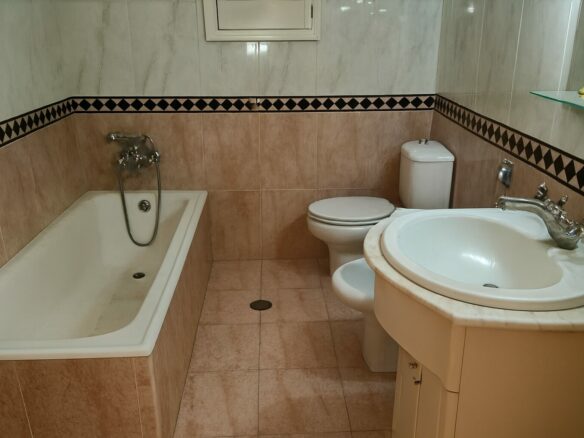 House Of 950 Square Meters, 20 Minutes From The Airport With Garden In Vila Do Conde, Portugal