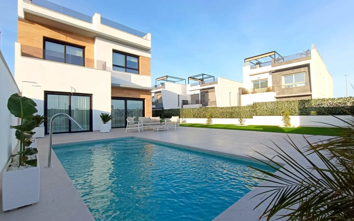 3-bedroom Villa In Benijofar, Spain (138 M²)