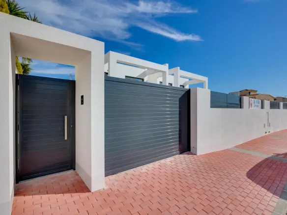 4-bedroom Country Land In Torrevieja, Spain (238 M²)
