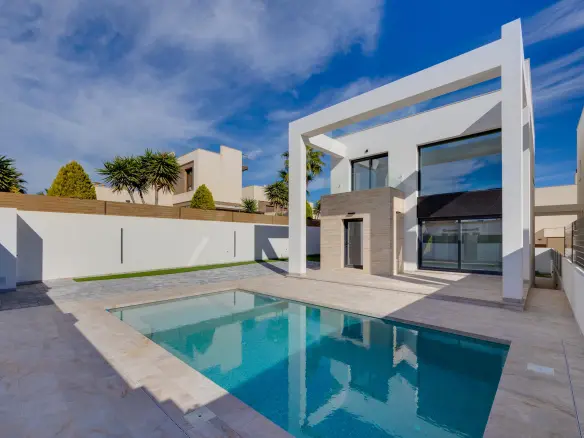 4-bedroom Country Land In Torrevieja, Spain (238 M²)