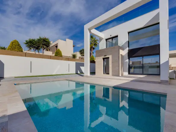 4-bedroom Country Land In Torrevieja, Spain (238 M²)