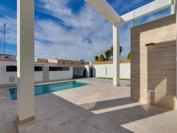 4-bedroom Country Land In Torrevieja, Spain (238 M²)
