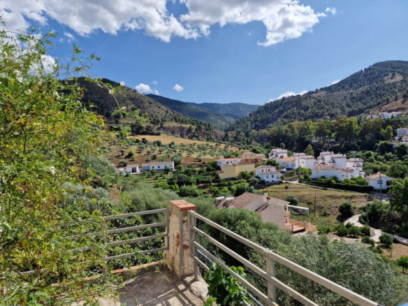 Villa-mansion In Tolox (malaga) With Mountain Views
