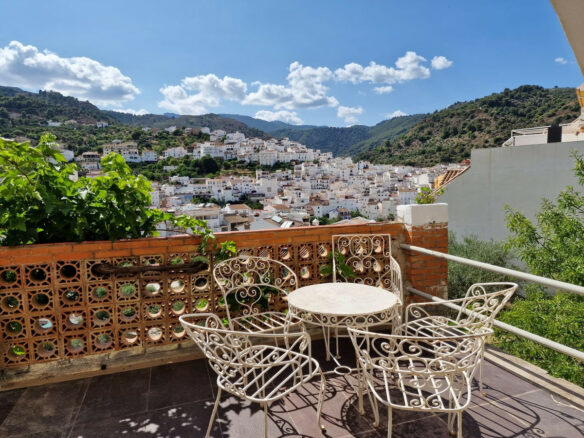 Villa-mansion In Tolox (malaga) With Mountain Views