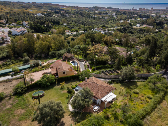 Villa Of 182 M² With Garden In Mijas