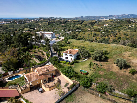Villa Of 182 M² With Garden In Mijas
