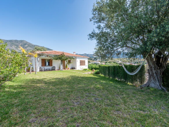Villa Of 182 M² With Garden In Mijas