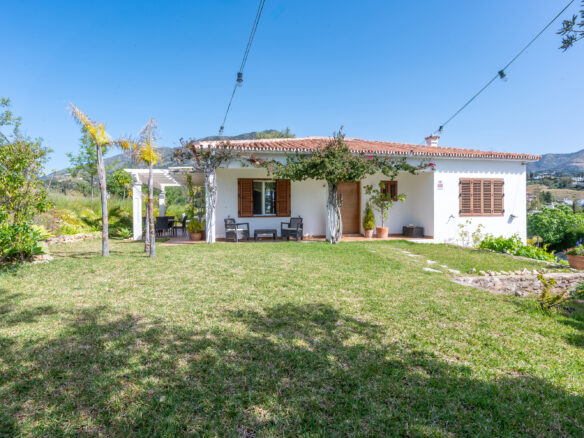 Villa Of 182 M² With Garden In Mijas