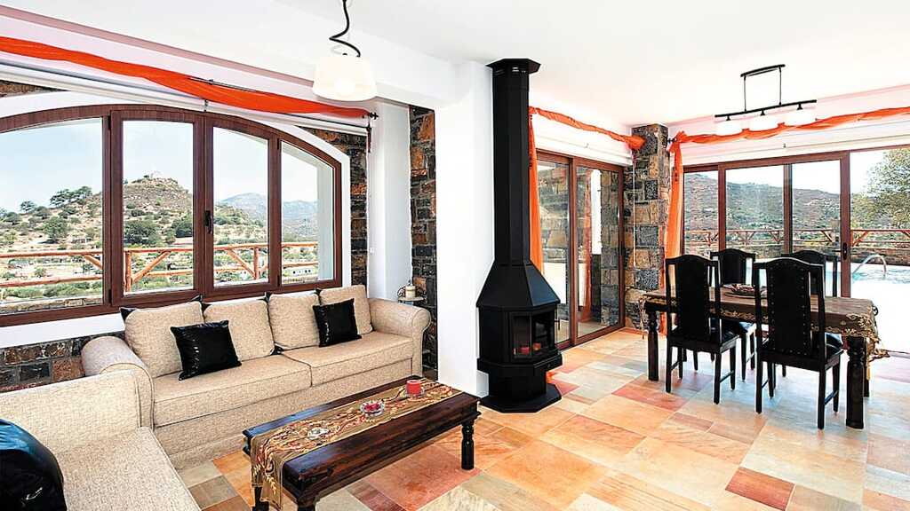 2-bedroom Villa In Agios Nikolaos, Greece (110 M²)