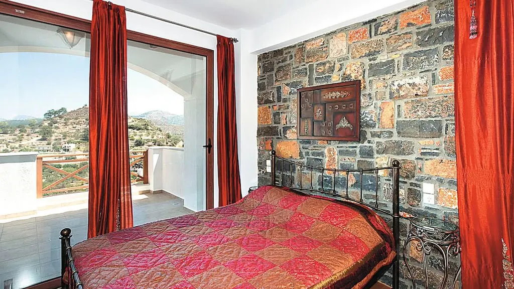 2-bedroom Villa In Agios Nikolaos, Greece (110 M²)