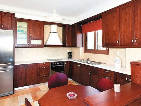 2-bedroom Villa In Agios Nikolaos, Greece (110 M²)