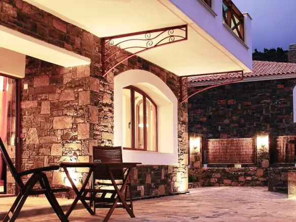 2-bedroom Villa In Agios Nikolaos, Greece (110 M²)