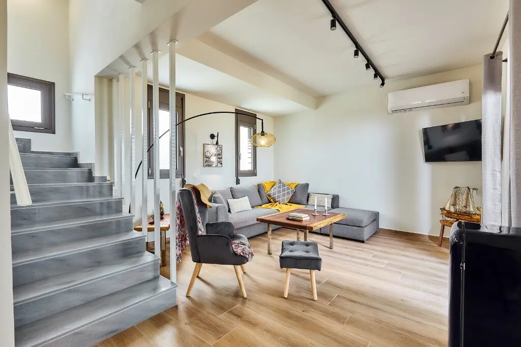 4-bedroom Maisonette In Vrachasi, Greece (180 M²)