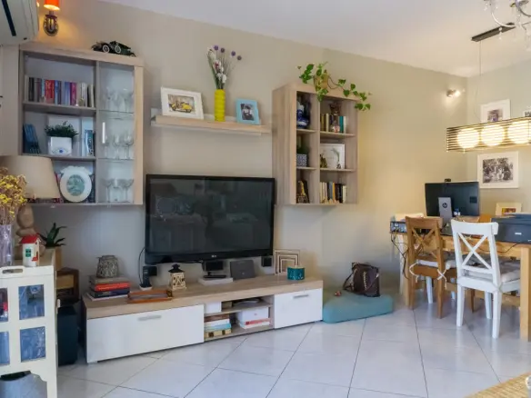 2-bedroom Flat In Piraiki – Chatzikyriakio, Greece (83 M²)