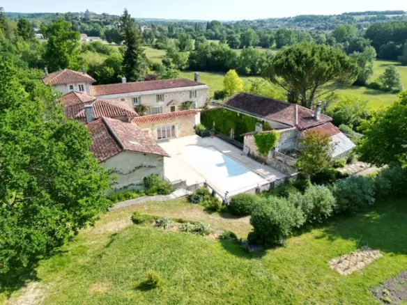 8-bedroom Maison De Maitre In Chalais, France (568 M²)