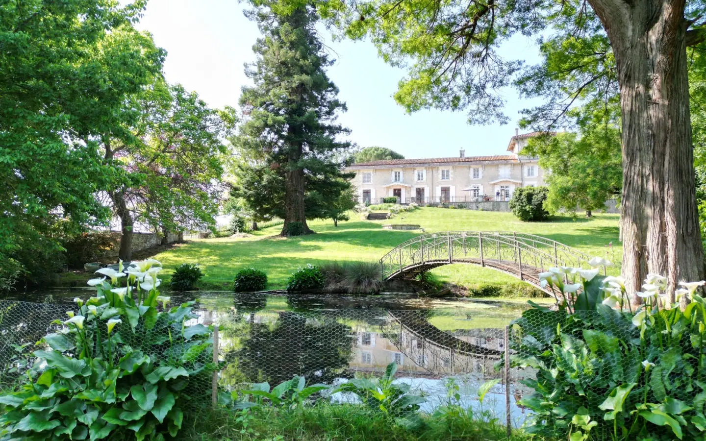 Elegant Manor With Guest Houses, Outbuildings, And Pool In Grounds Of 7 Acres