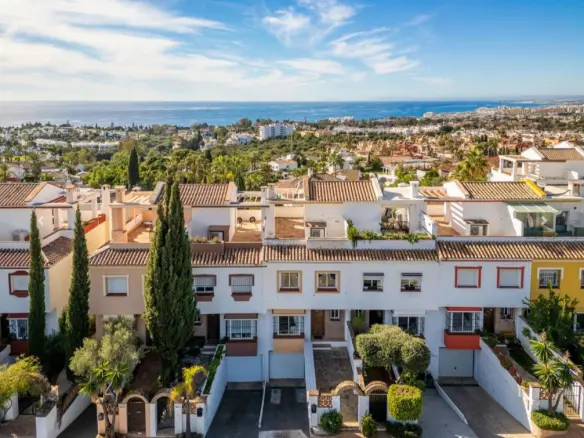3-bedroom Townhouse In Rio Real, Spain (208 M²)