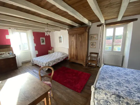 4-bedroom Country House In Montmoreau, France (160 M²)