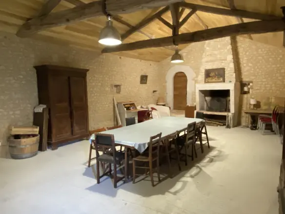 4-bedroom Country House In Montmoreau, France (160 M²)