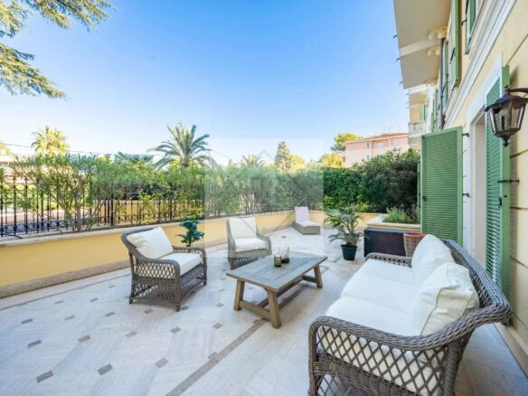 Light And Belle Époque Charm – Private Gardens And Terraces