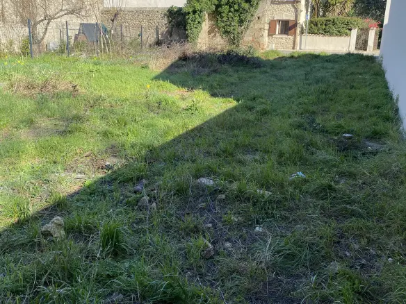 Land In Saint Genies De Fontedit, France (415 M² Plot)
