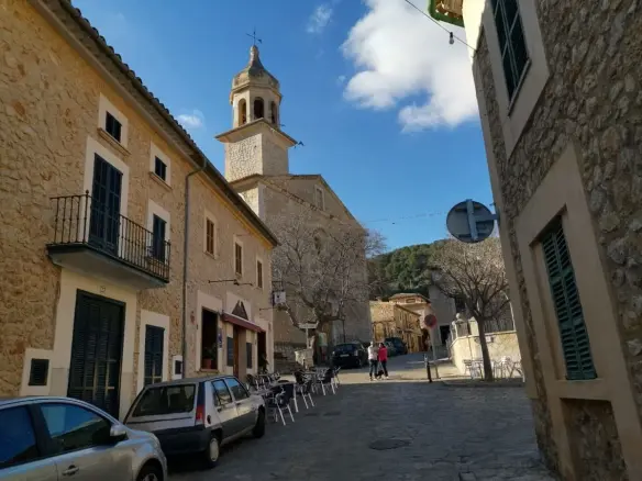 Land In Mancor De La Vall, Spain (574 M² Plot)