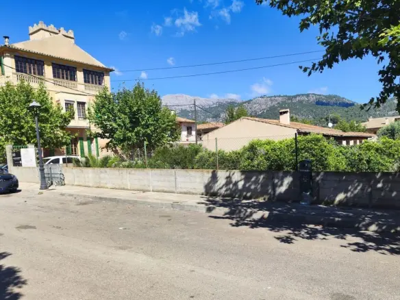Land In Mancor De La Vall, Spain (404 M² Plot)