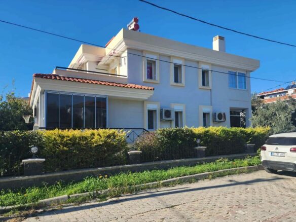 Prime Corner 5+1 Villa With Private Garden In Çeşme Dalyan – Walk To The Beach