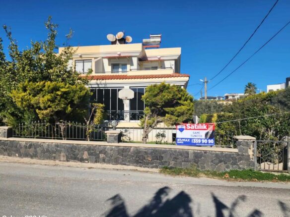 Prime Corner 5+1 Villa With Private Garden In Çeşme Dalyan – Walk To The Beach