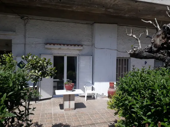 Building In Metamorfosi, Greece (740 M²)