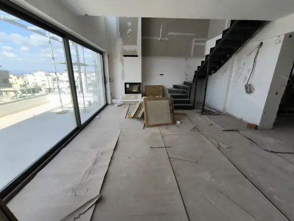 3-bedroom Duplex In Glyfada, Greece (142 M²)