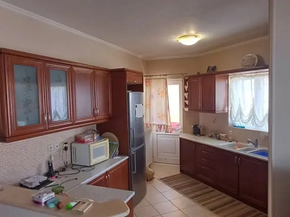 6-bedroom Building In Koropi, Greece (400 M²)