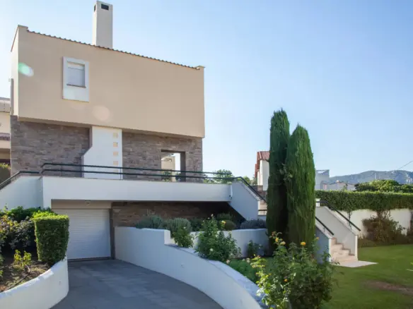 Villa In Eleitheres, Greece (613 M²)