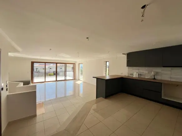 Maisonette In Panorama, Greece (185 M²)