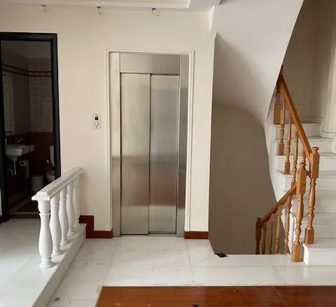 Detached House In Glyfada, Greece (281 M²)