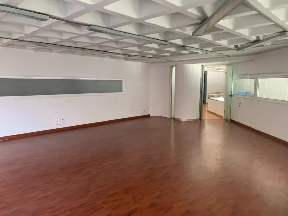 Building In Petralona, Greece (600 M²)