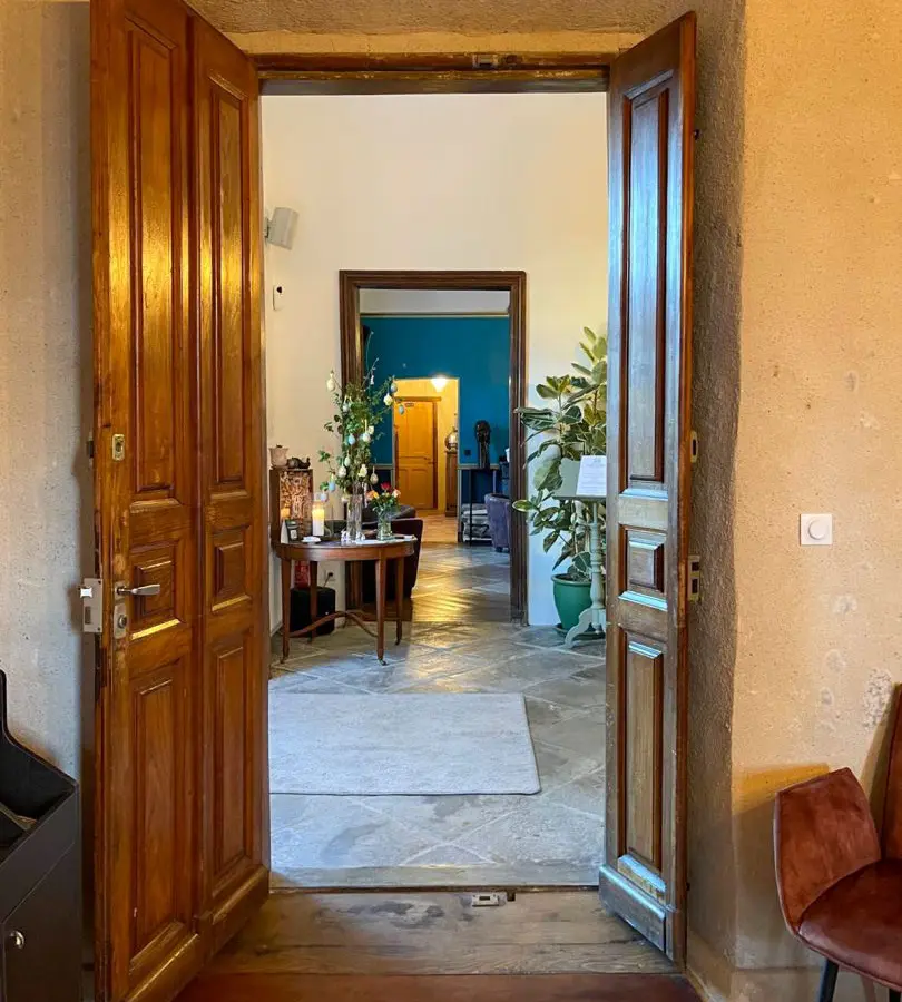 Input: “piso En Venta En Barcelona, 120m2, Con Cocina Equipada Y 3 Habitaciones”
Output: Apartment Of 120 M² With Equipped Kitchen And 3 Bedrooms In Barcelona